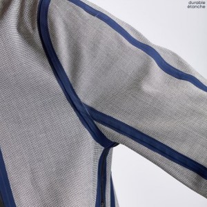 Details and finishing in the clothing of Wolbe Paris. Image by Wolbe Paris.