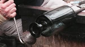 A British perfumer and tea lover, Lyn Harris, founded Perfumer H in 2015