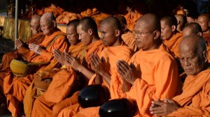 To introduce: Wat Chat Daeng recycle project. Image in AFP.