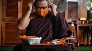 To introduce: Wat Chat Daeng recycle project. Image in AFP/Lillian Suwanrumpha..