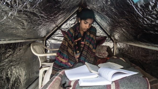 WeatherHYDE is a life saving, fully insulated, and women- friendly emergency tent tailored for the urban homeless and vulnerable in all seasons. Image by Brillion Bricks.